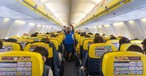 Kabine einer Ryanair-Maschine: Der Billigflieger geht verbannt Duty-Free-Alkohol aus der Kabine.