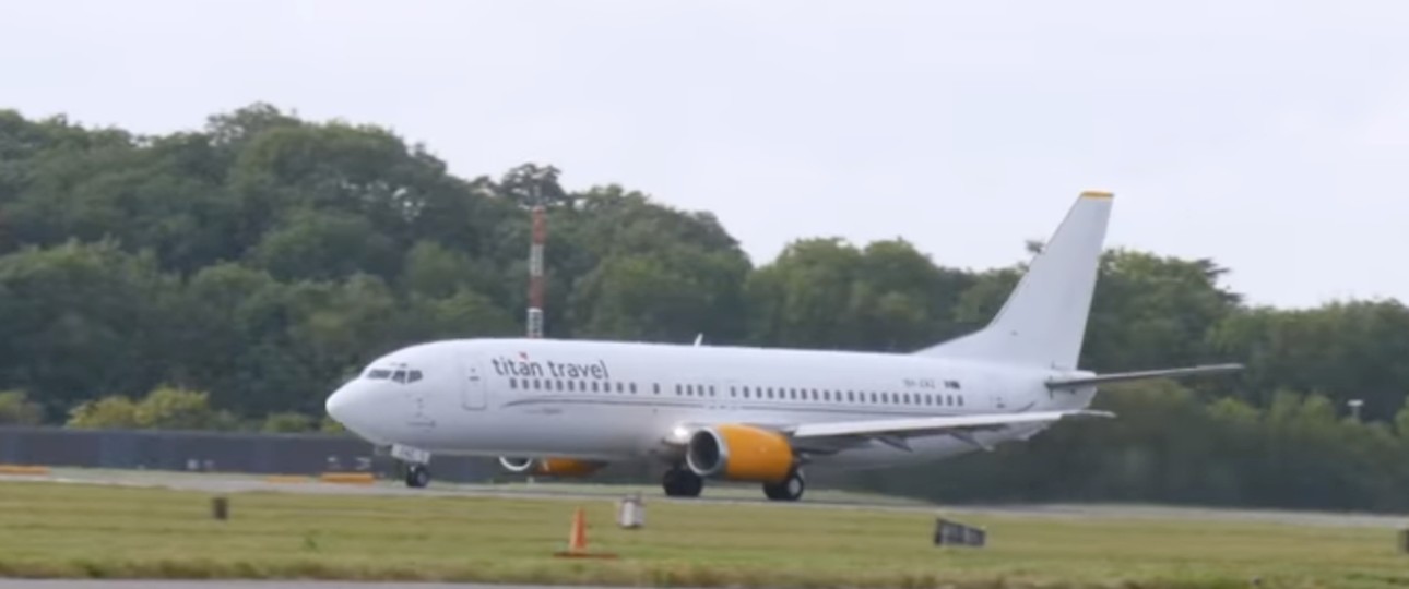 Die Boeing mit der Kennung 9H-ZAZ: Das Flugzeug befindet sich auf einer 21-tägigen Rundreise.
