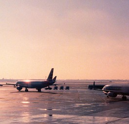 Flieger auf Vorfeld: Sundair und Northern Airlines treten gegeneinander an.
