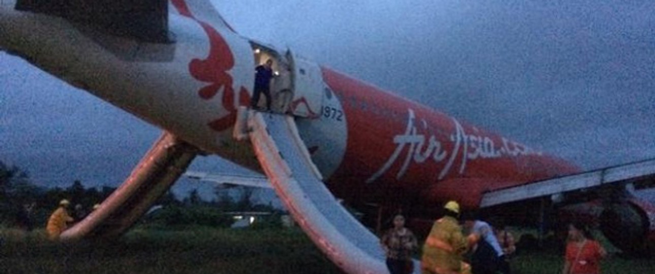 Air-Asia-Flieger: Passagiere mussten über die Notrutsche aussteigen.
