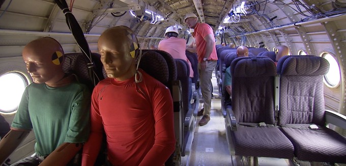 Innerhalb der Fliegers waren zwei Dutzend Test-Dummys, die mit Sensoren ausgestattet waren.