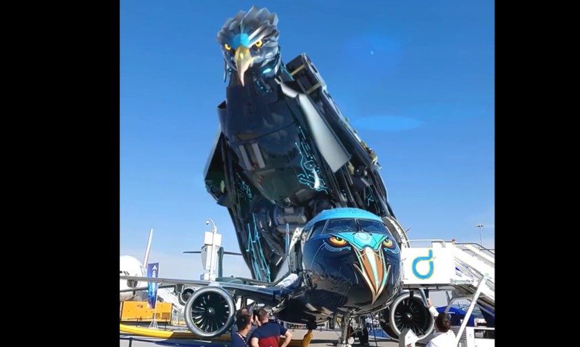 Embraer lässt Tech Eagle hinter Flugzeug erscheinen