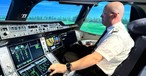 Ein Pilot von Swiss im Simulator: Ausbildung ist neu vor der Haustür möglich.