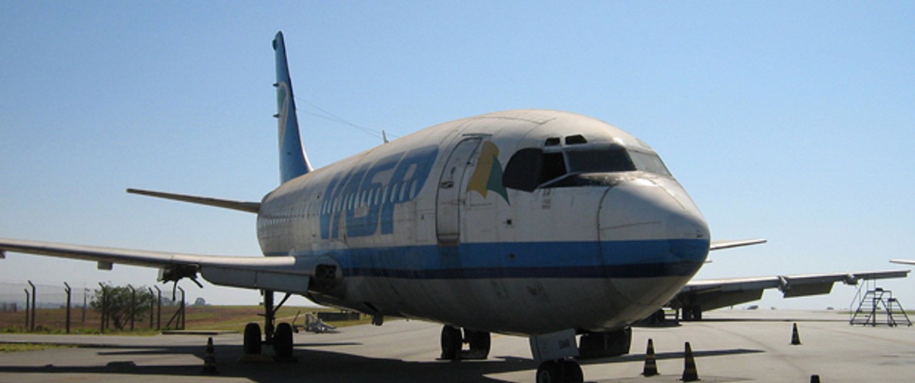 Eine abgestellte Boeing 737-200 der VASP: Schrottreif.