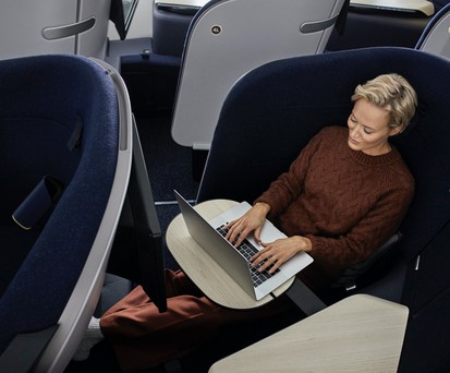 Finnairs neuer Business-Sitz: Er soll sich nicht an Flugzeugsitzen, sondern an Loungemöbeln orientieren.