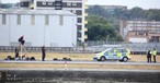 Die neun Demonstranten sind am Dienstagmorgen auf die Piste des London City Airports gelangt.