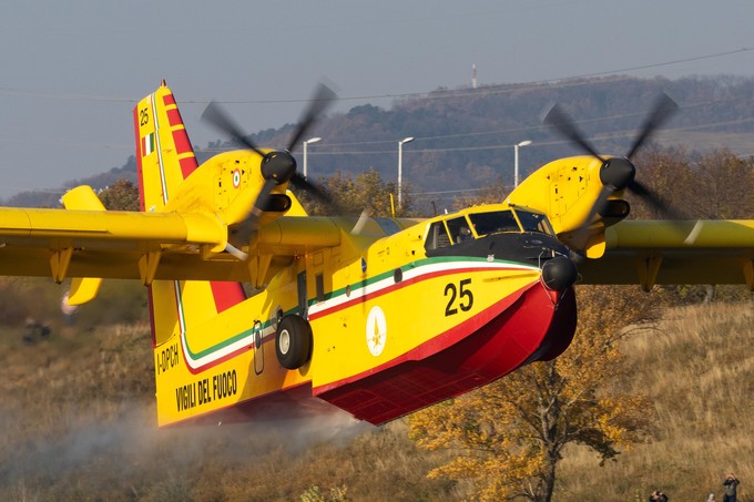 Die EU schickte zwei Canadair CL-415 nach Österreich.