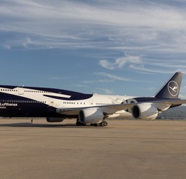 boeing 747 8 lufthansa jubilaeum 01