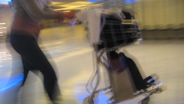 Reisende am Flughafen: Sicherheitschecks eliminieren nicht jedes Risiko.