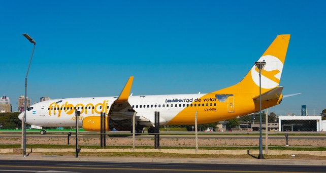 Boeing 737-800 von Flybondi: Die Billigairline hat seit elf Tagen keine Passagierflüge mehr durchgeführt.