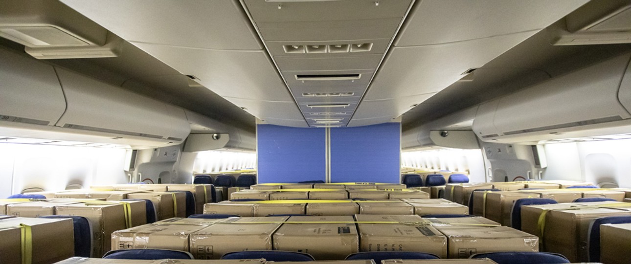 Fracht in der Passagierkabine einer Boeing 747 von KLM: 150 Mitarbeiter haben an der Umsetzung des Cargo-in-Cabin-Projektes gearbeitet.
