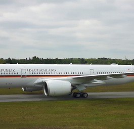 The first Airbus A350 of the Air Force after landing at Hamburg Airport.
