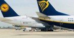 Ryanair-Jet vor Lufthansa-Maschine am Flughafen Frankfurt: Die Iren ziehen sich zurück.