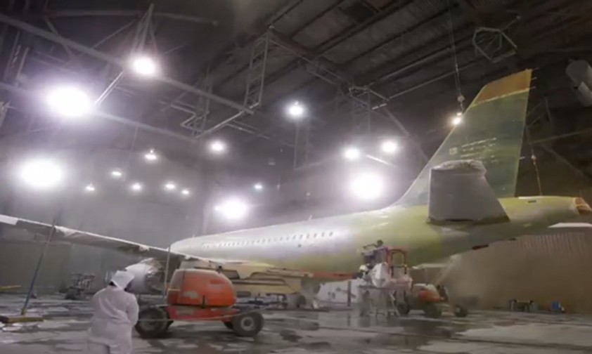 Flieger im Hangar: Vun US zu American.