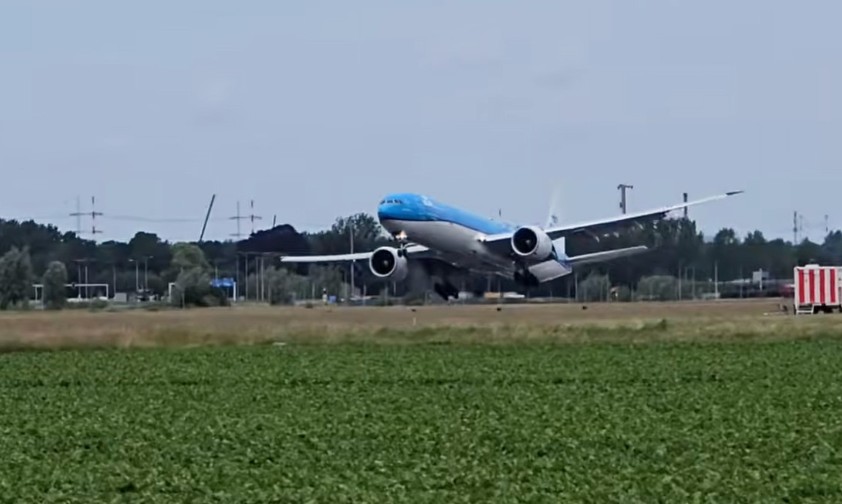 Die Boeing 777 von KLM: Im nächsten Moment durchgestartet.