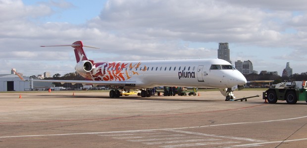 Einer von sieben: Die Bombardier CRJ900 sollen nun über den Hersteller verkauft werden.