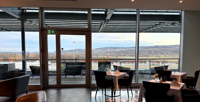 Eine Aussicht wie diese ist in einer Airport-Lounge nicht selbstverständlich. Unter anderem genau deswegen entschied man sich bei Swissport, eine neue Lounge der höchsten Kategorie zu eröffnen.