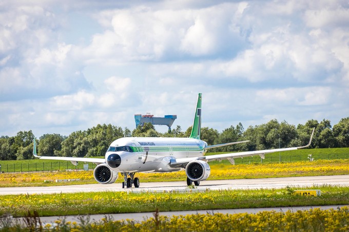 Der Airbus A321 Neo in Retro-Lackierung ...
