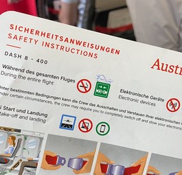 Sicherheitskarte einer Dash 8 von Austrian: Zum Glück brauchten die Insassen sie am 16. Juni 2016 nicht.