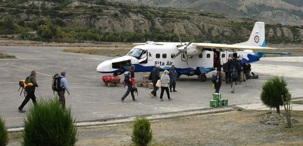 Dornier Do228 von Sita AIr: Absturz in einen Fluss.