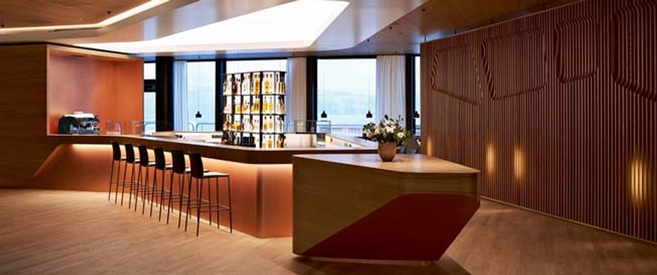 Kern der neuen Swiss First Lounge ist die Kaffeebar.