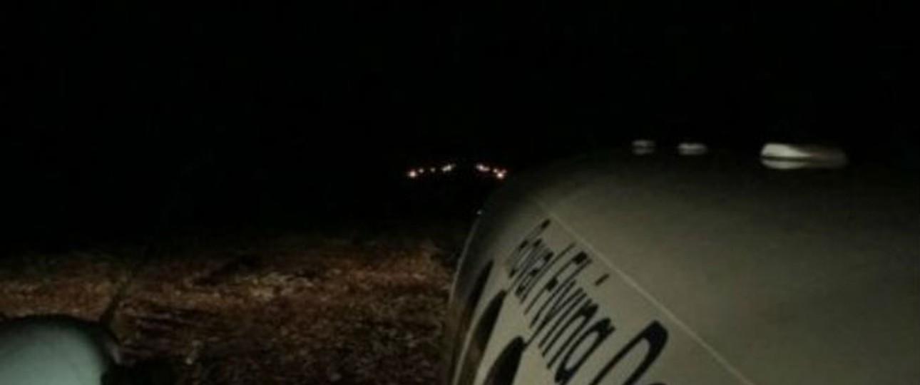 Flugzeug vor Klopapierpiste: Manchmal muss man kreativ werden.