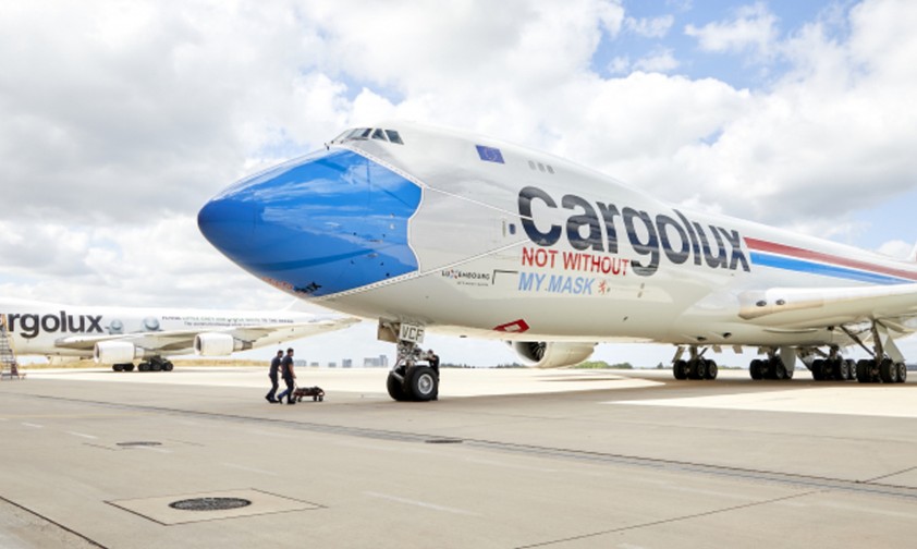 Jumbo mit Maskendesign von Cargolux: Die Airline wird keine reiner 747-Betreiber bleiben.