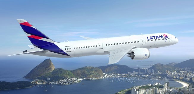 Die B767 ist das erste Flugzeug, das die neue Einheitsbemalung besitzt, die ab Mai allgemein eingeführt wird. Hier ein  Beispiel auf einer Boeing 787 Dreamliner.