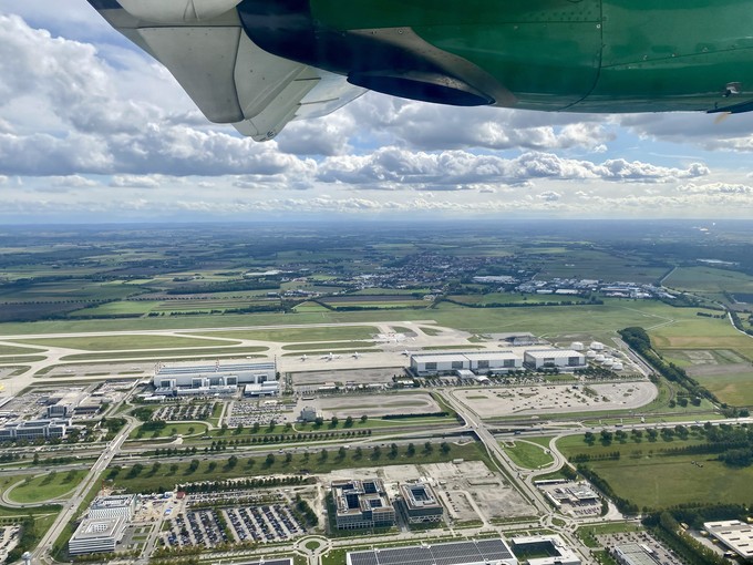 Der Flughafen München aus der ATR gesehen.