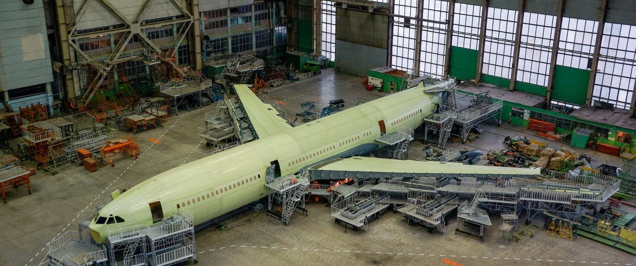 Erster Prototyp der Il-96-400M in der Werkshalle: Erstflug nicht mehr in diesem Jahr.