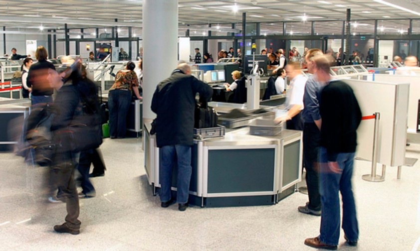 Kontrollen am Flughafen Frankfurt: Bei US-Flügen gibt es weitere Checks am Gate.