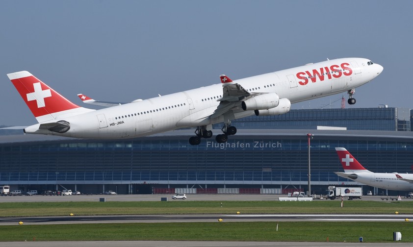 Swiss-Flieger am Flughafen Zürich: Die Airline arbeitet mit dem Flughafen für mehr Pünktlichkeit zusammen.