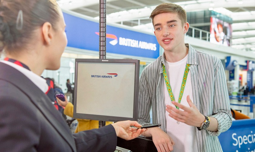 Kunde mit dem Sonnenblumen-Anhänger: Er braucht spezielle Unterstützung.