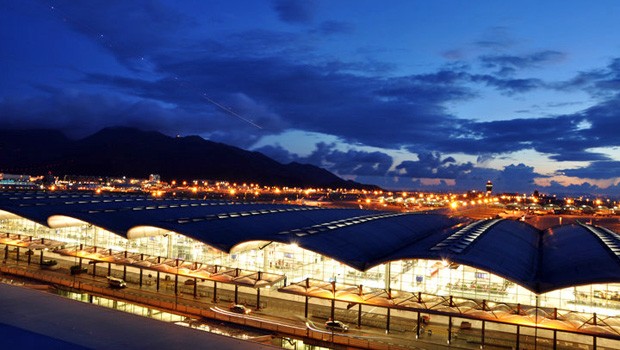 Der Sieger - Der Hong Kong International Airport: Über 900 Flüge von 95 Airlines werden hier täglich abgewickelt. Das Passagieraufkommen betrug 2010 rund 51 Millionen - damit ist der Airport der drittgrößte der Welt.