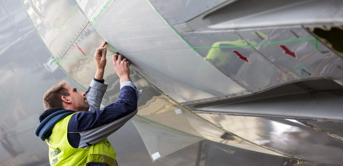 ... wird ihre zwölf Boeing 777-300 ER mit dem Oberflächenfilm namens Aero Shark ausstatten.