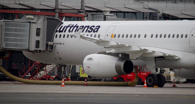 lufthansa airbus a321 200 de