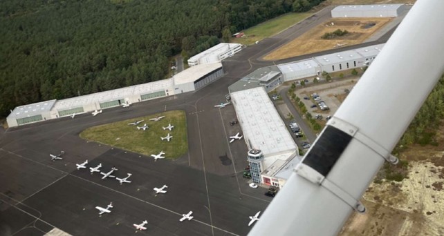 Der Flugplatz Schönhagen nach dem Start.