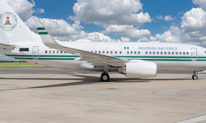 Das 19 Jahre alte Flugzeug von außen.