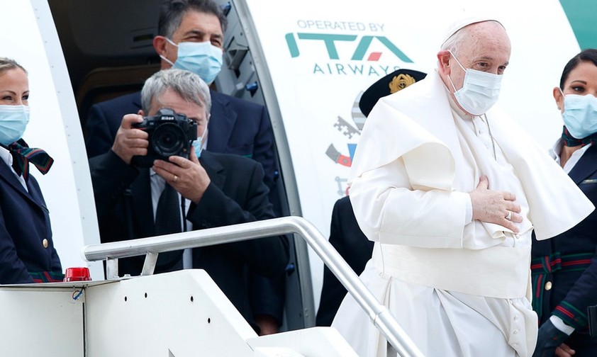 Papst Franziskus bei seiner Abreise: Mit der EI-EIB flog der Pontifex nach Zypern.