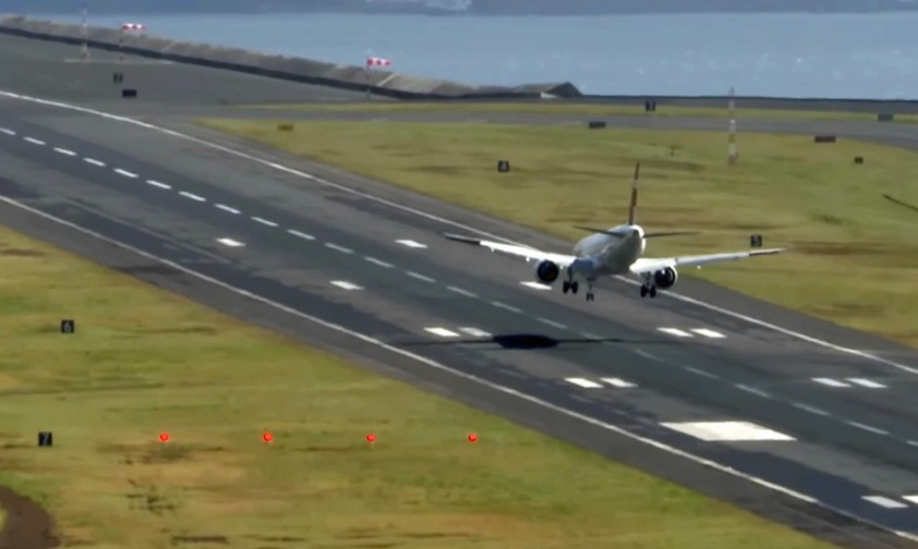 Airbus A321 Neo legt in Madeira bizarre Landung hin