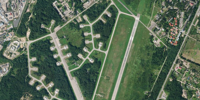 Die Standplätze am Flughafen Pskov am 16. August ...