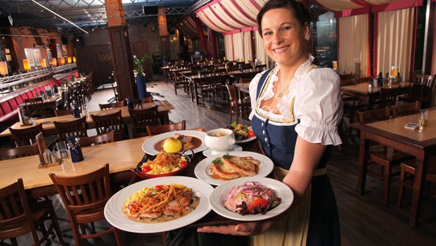 Rang 5: Airbräu, München. Es ist Europas einzige Flughafen-Brauerei mitsamt Biergarten. Dort gibts typisch bayerische Gerichte von der Weisswurst bis Hendl.