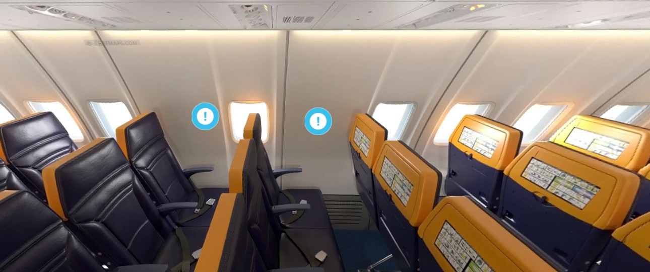 Kabine einer Ryanair Boeing 737-800: Reihe 11 hat kein richtiges Fenster