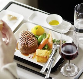 Business-Class-Essen bei Swiss: Servierzeitpunkt sorgte für Protest.