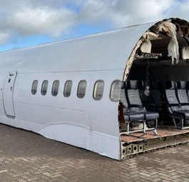 Einst flogen Passagiere mit der Boeing 757 von EC Air. Doch nun wurde der Jet verschrottet - bis auf einen Flügel und ein Rumpfstück.