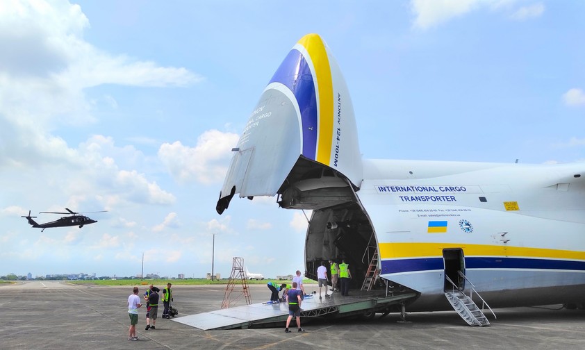 Zum Flughafen reisten die Sikorsky S-70i Black Hawks aus eigener Kraft an.