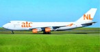 Boeing 747-400 F in den Farben von Aerotranscargo NL: Niederländische Nationalfarben.