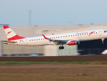 Embraer E195 von Austrian Airlines in Wien: Die Regionalflieger werden ausgeflottet.