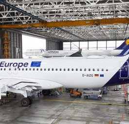 Der A320 von Lufthansa, der für die Europawahl wirbt.