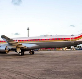 E195-E2 von Royal Jordanian: Das Flugzeug hat den Retro-Look aus den 1970er-Jahren.